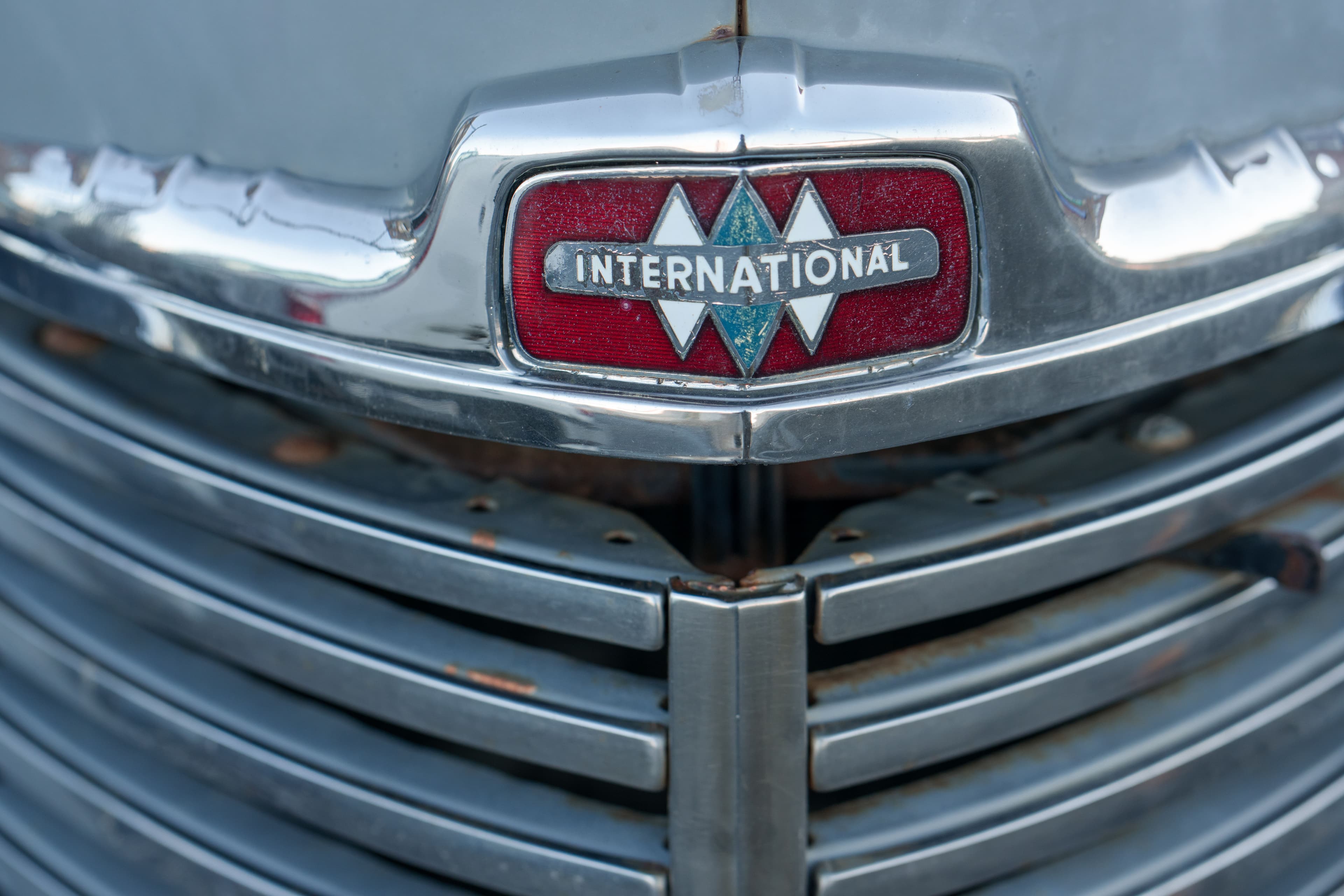 International truck grille emblem